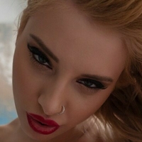 Alex Bazilev Desnuda