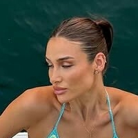 Ema Mickova Desnuda