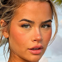 Emily Elizabth Desnuda