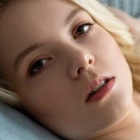 Emmi Desnuda