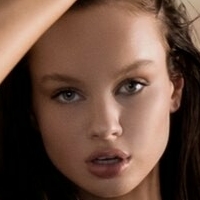 Liora Lapointe Desnuda