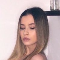 Livia Gellert Desnuda