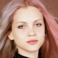 Mili Haykin Desnuda