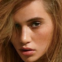 Suki Waterhouse Desnuda