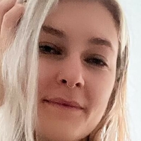 Tara Tote Desnuda